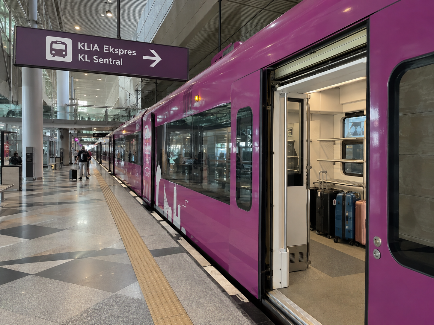 KLIA 터미널 1의 KLIA Ekspres와 수하물 공간