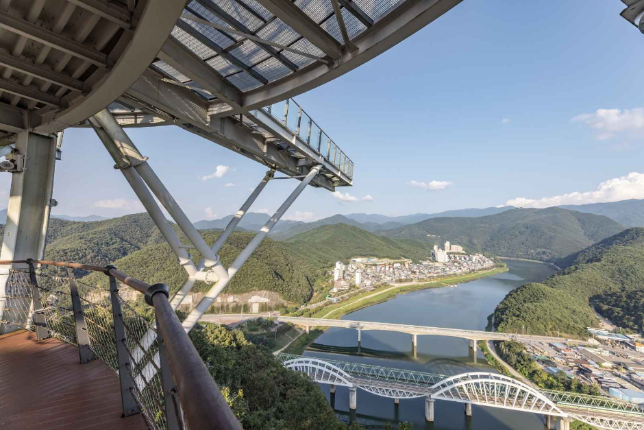 만천하 전망대에서 내려다본 단양 시내와 강
